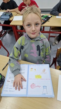 Pomenu lokalno pridelane hrane in zdravemu  načinu prehranjevanja so se pridružili osnovnošolci v Kotljah (4)